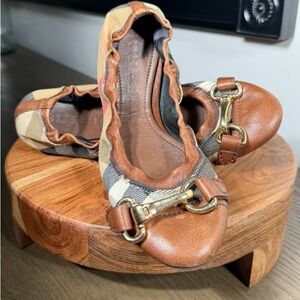 Burberry Ballet Flats House Check size 37 (6.5) Brown Tan with Gold Accents